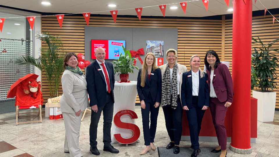 Sparkasse in Winzerla wiedereröffnet