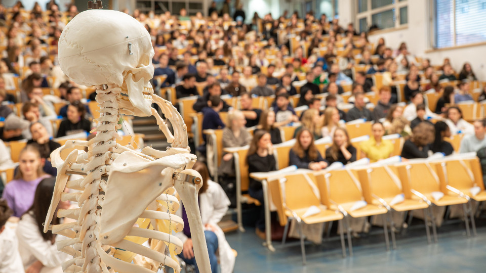 Rund 400 neue Studierende starten am Uniklinikum 