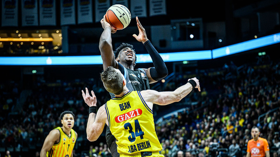 Osobor in Spaniens A-Nationalteam berufen