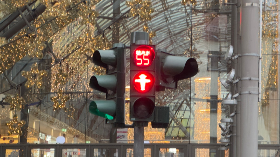 Neue Rest-Rot-Anzeige für Fußgänger am Teichgraben