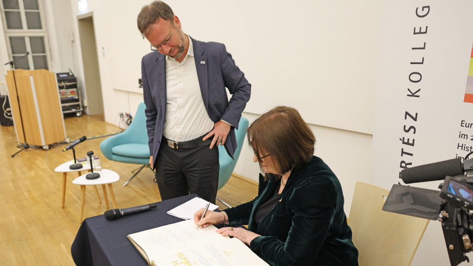 Eintrag ins Goldene Buch von Prof. Irina Scherbakowa