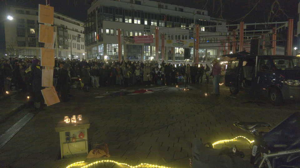 Gewalt an Frauen – Rund 400 Menschen trauerten um Opfer geschlechtspezifischer Gewalt Gewalt an Frauen – Rund 400 Menschen trauerten um Opfer geschlechtspezifischer Gewalt