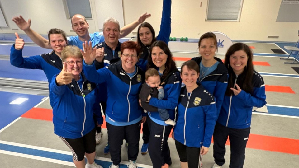 Zeiss-Frauen ziehen nach Heimsieg ins Achtelfinale ein Zeiss-Frauen ziehen nach Heimsieg ins Achtelfinale ein