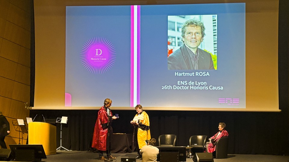 Hartmut Rosa ist Ehrendoktor der ENS Lyon Hartmut Rosa ist Ehrendoktor der ENS Lyon