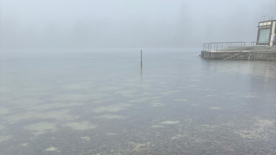 Eis stoppt Neujahrsschwimmen am Schleichersee