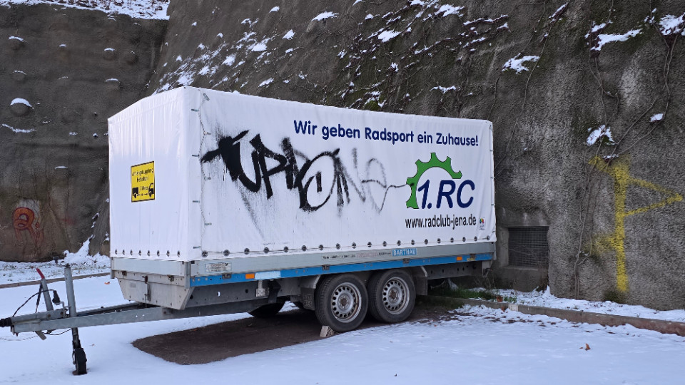 Anhänger des Radclubs Jena beschädigt