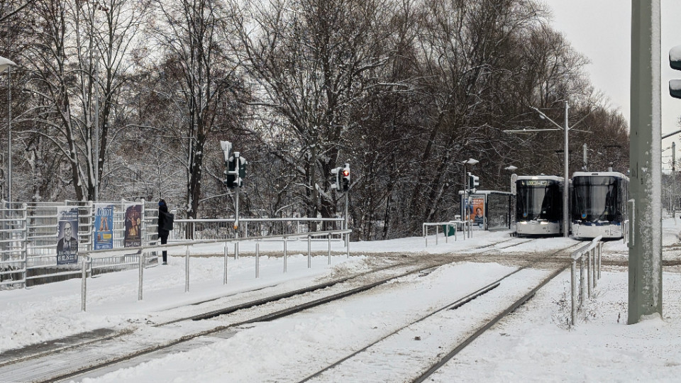 Bus und Bahn fahren wieder regulär