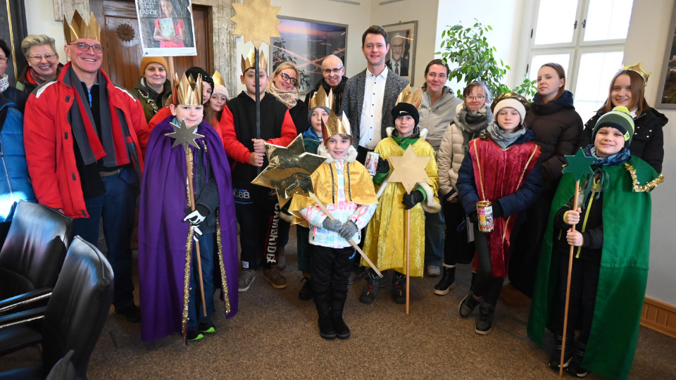 Sternsinger zu Besuch im Landratsamt