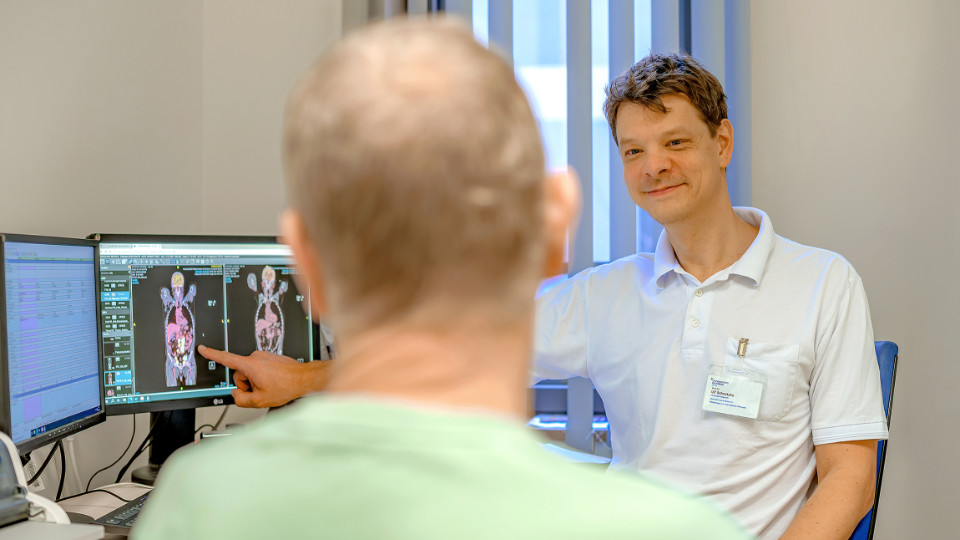 100. CAR-T-Zell-Therapie am UKJ