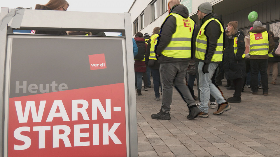 51-Stunden-Warnstreik legt Nahverkehr weitgehend lahm