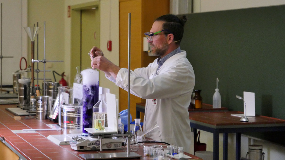 Universität richtet die Landesrunde der Chemieolympiade aus