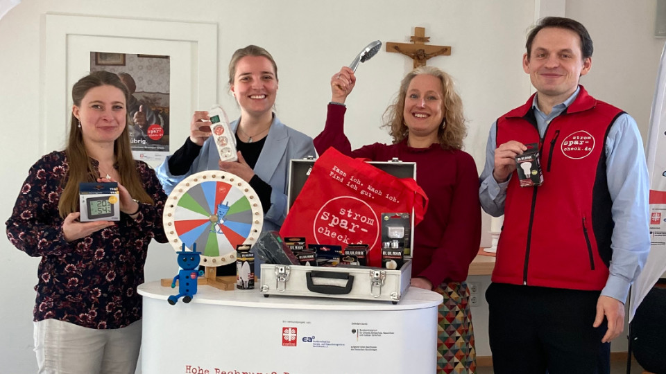 Tag des Energiesparens – Caritas informiert über Stromspar-Check