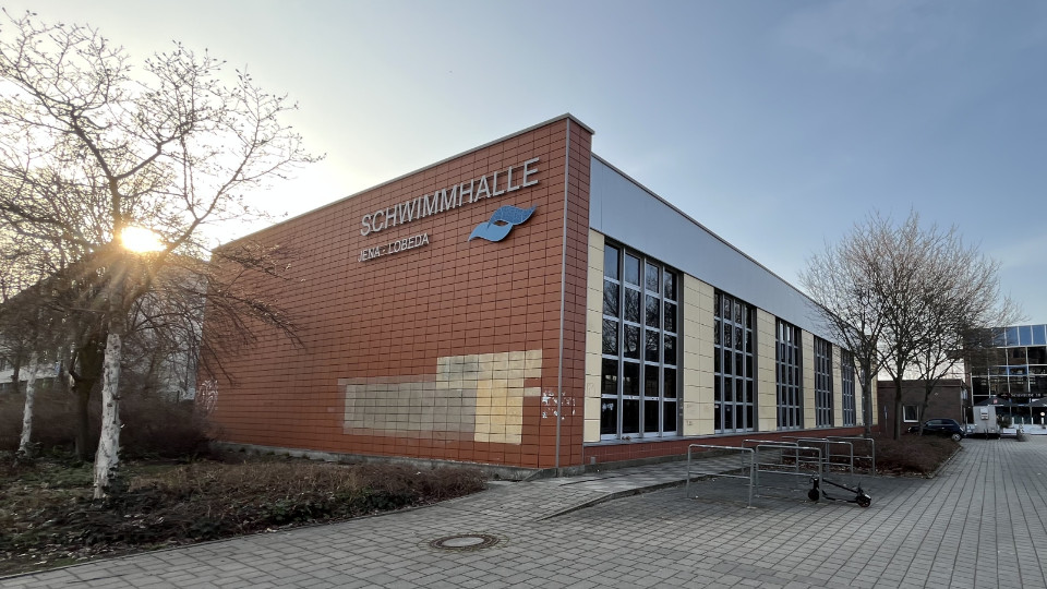 Massagen und Kosmetik vorübergehend in ehemaliger Schwimmhalle Lobeda 