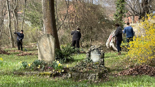 Arbeitseinsatz auf dem Johannisfriedhof 