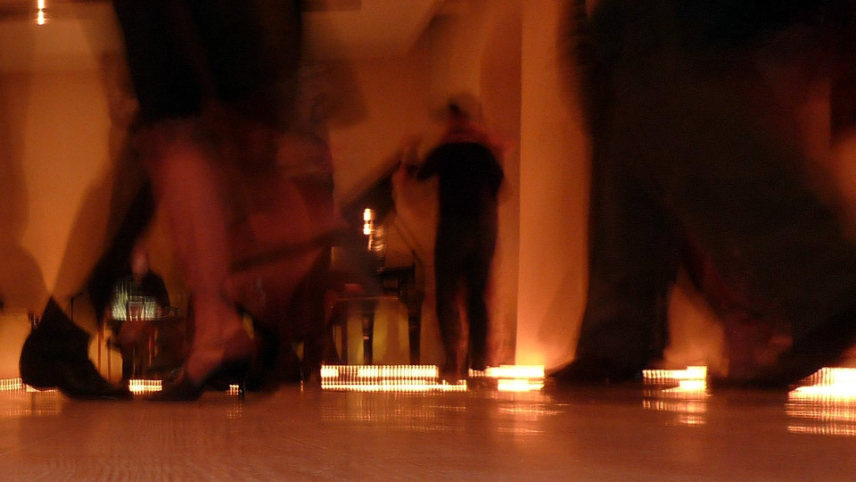 Tanztee: Gemeinsam tanzen, begegnen und genießen 