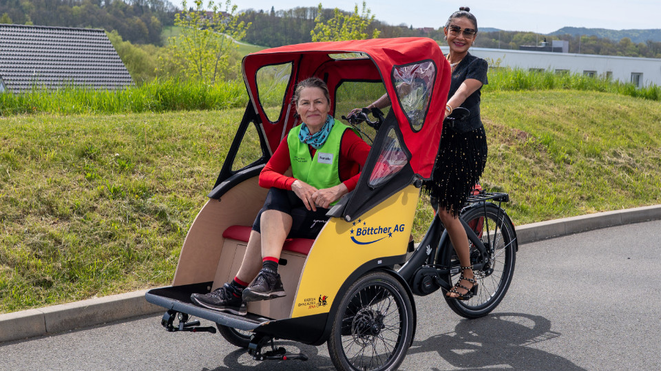 Böttcher AG sponsert Fahrradrikscha 