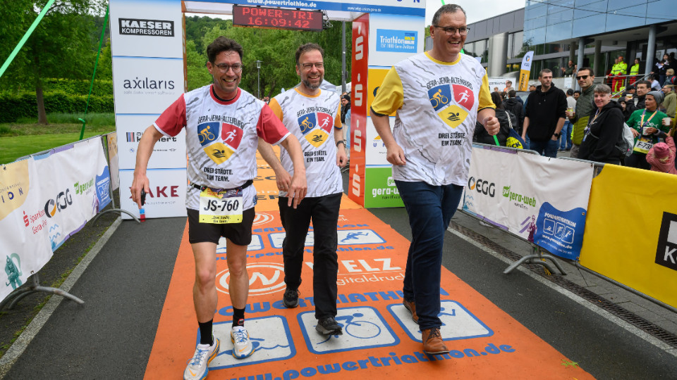 Jenas Oberbürgermeister bei Powertriathlon-Staffel am Start