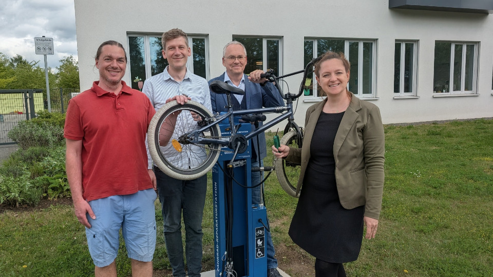 Fahrrad-Reparaturstationen an zwei Jenaer Schulen installiert