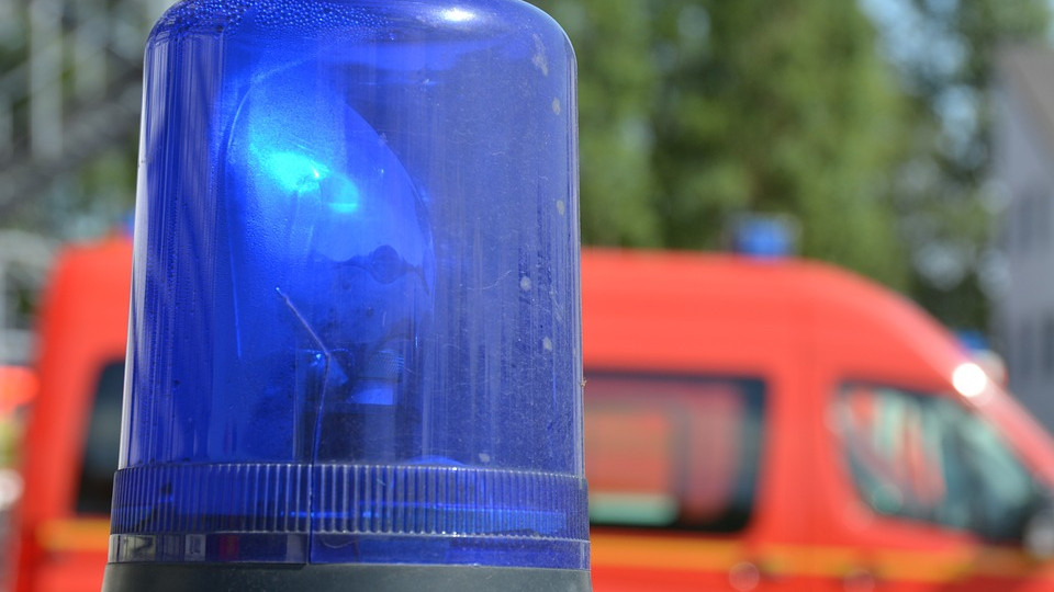 Auto brennt vollständig aus