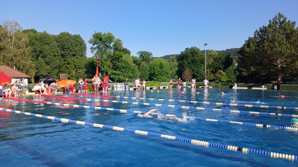 Über 1.200 Kilometer beim 12-Stunden-Schwimmen 