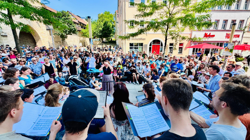 Chöre singen für Weltoffenheit in der Jenaer Innenstadt