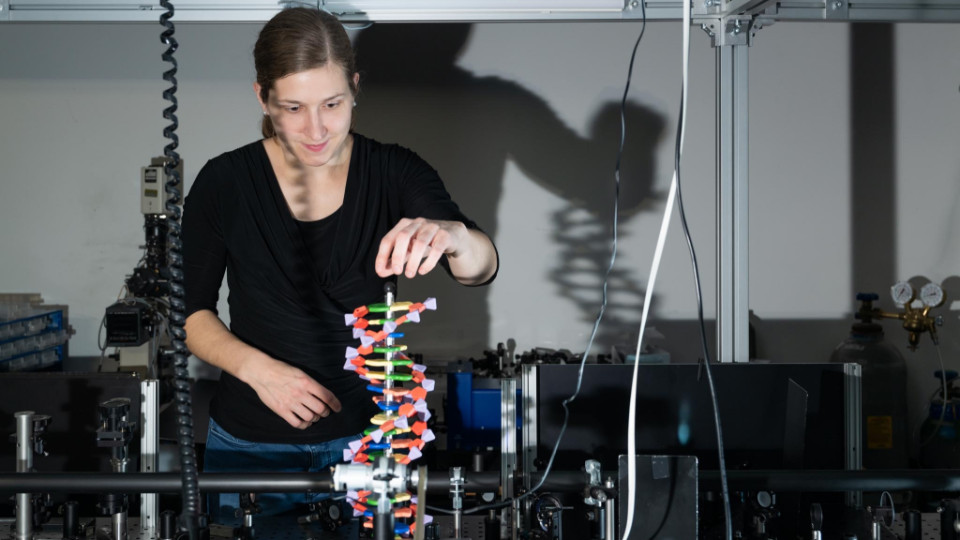 Jenaer Forscherin erforscht Ursprung des Lebens