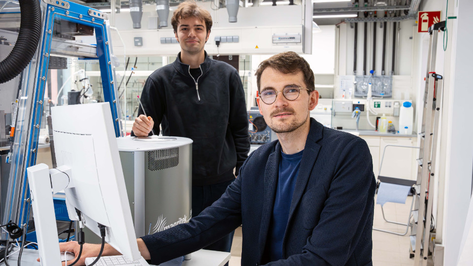 Künstliche Intelligenz hilft Chemikern beim Molekül-Puzzle