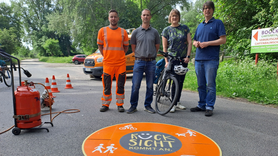 Neue Bodenmarkierung für mehr Rücksicht im Straßenverkehr