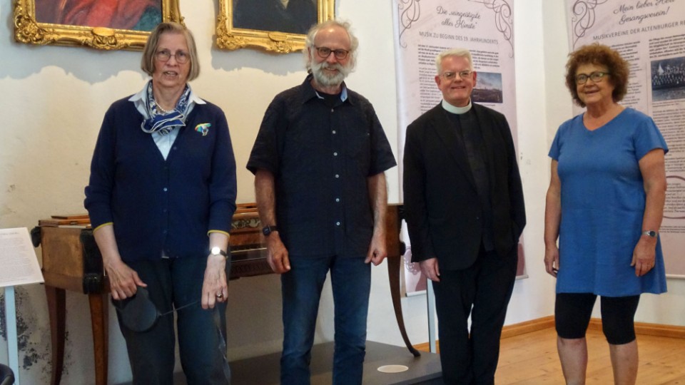 Urenkelin-der-Herzogin-von-Kurland-besuchte-Burg-Posterstein