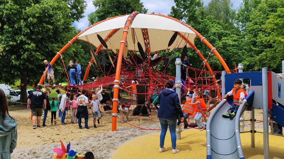 Altenburg-mit-einem-der-gr-ten-Spielger-te-der-Welt