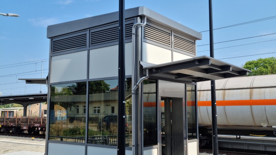 Neuer-Fahrstuhl-am-Bahnhof-in-Betrieb