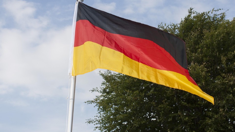 Altenburger-AfD-will-Deutschlandflagge-an-Schulen