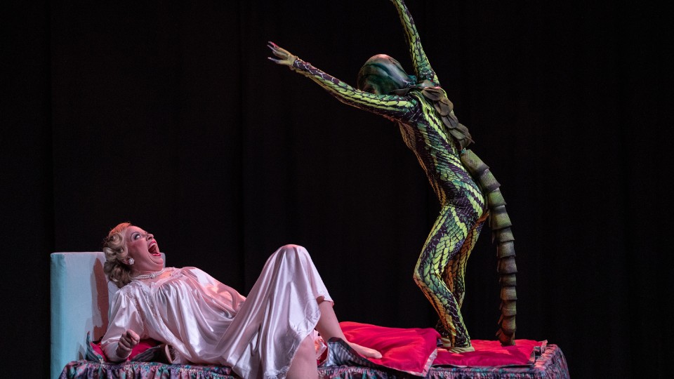 Sci-Fi-Kom-die-im-Theaterzelt