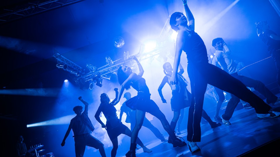 Weitere-Vorstellungen-Rhythm-Is-A-Dancer