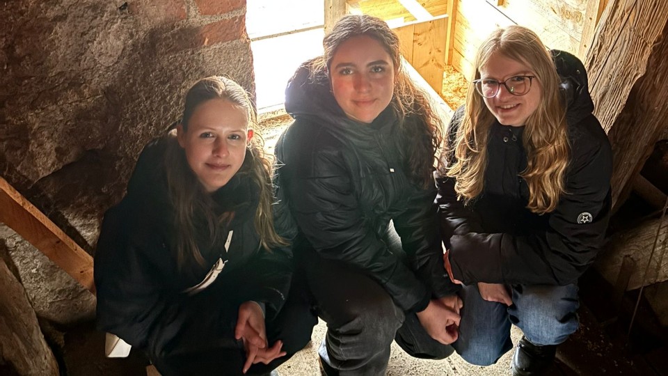 Drei-Sch-lerinnen-retten-die-Schleiereule