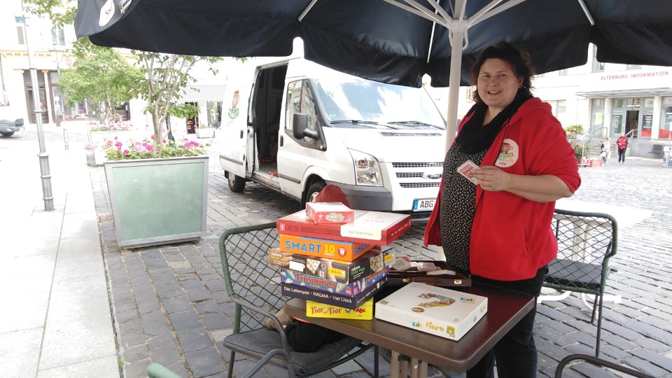 Spielfl-che-auf-dem-Markt-geht-an-den-Start