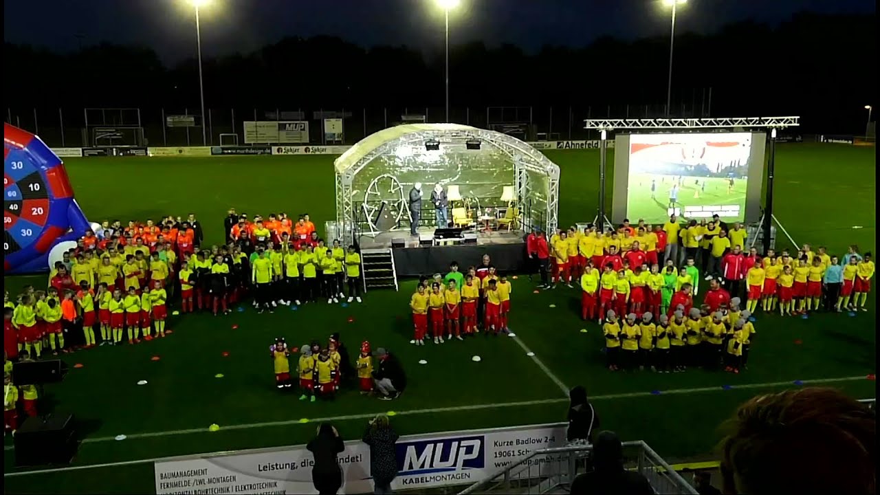 Schwerin – eine Stadt lebt Fußball – FCM feiert mit Leidenschaft Schwerin – eine Stadt lebt Fußball – FCM feiert mit Leidenschaft