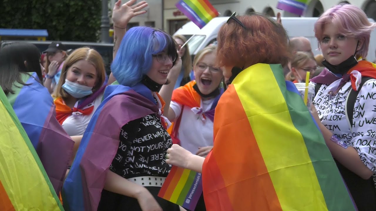 Schwerin zeigt Flagge zum Christopher Street Day Schwerin zeigt Flagge zum Christopher Street Day