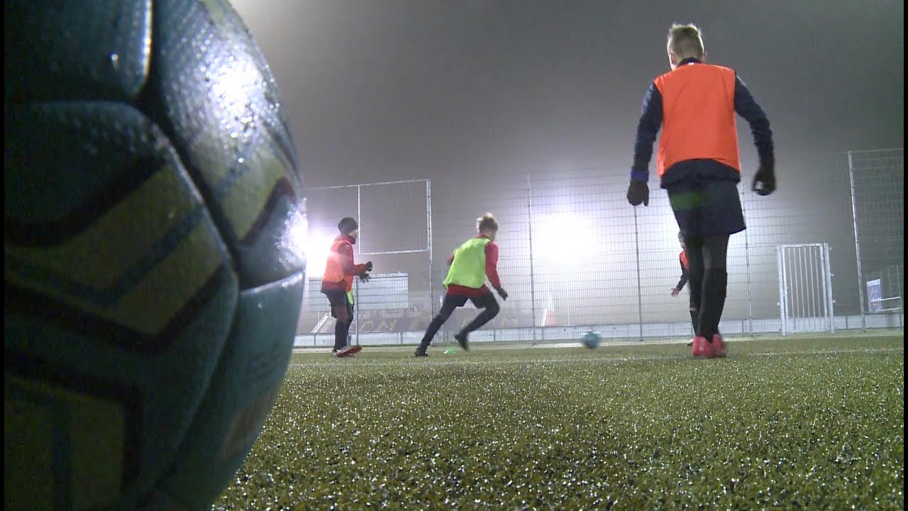 FC Mecklenburg Schwerin Nachwuchs trainiert trotz Corona FC Mecklenburg Schwerin Nachwuchs trainiert trotz Corona