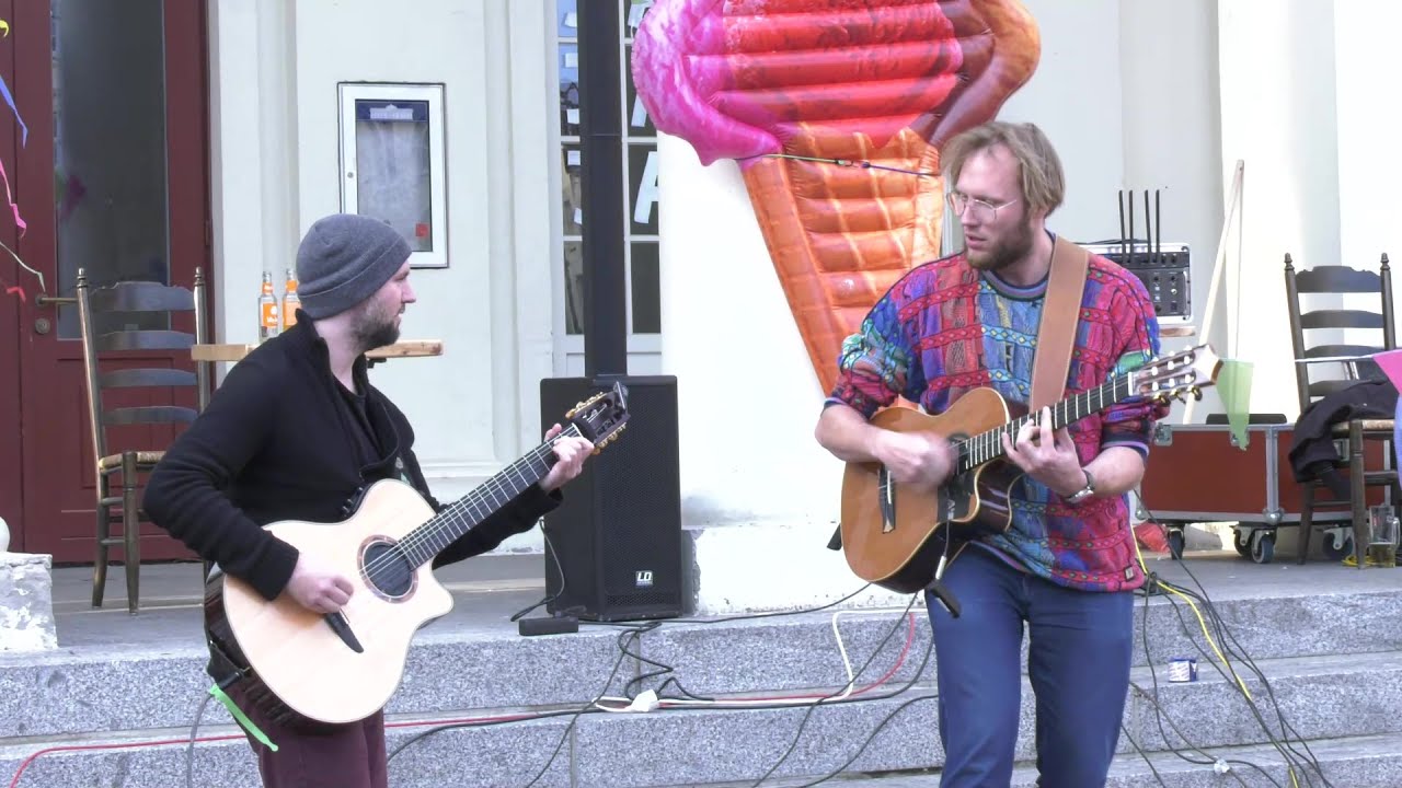 Der Musikklub präsentierte Enyp Guitar Duo auf Schweriner Markt