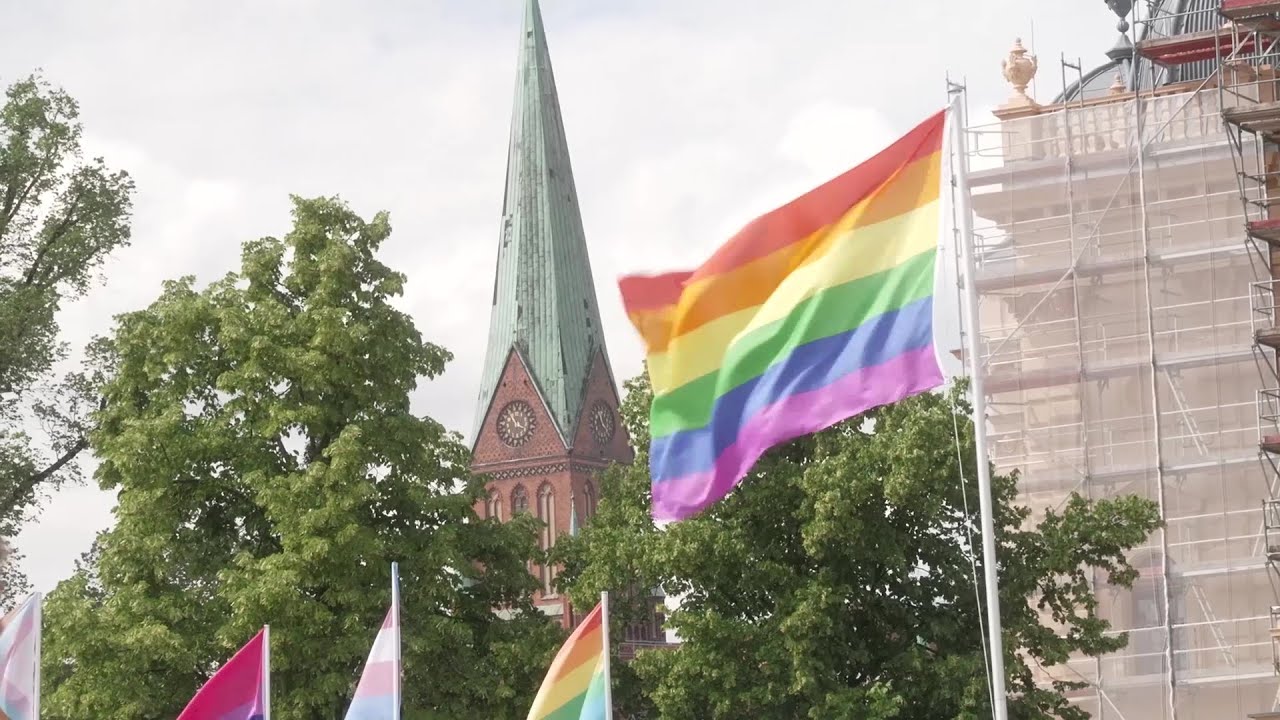 Tausende Menschen für Liebe, Toleranz und Gerechtigkeit auf dem Schweriner CSD 2022