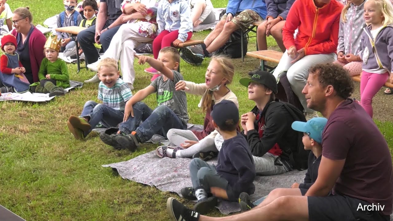Der Osterhase eröffnet neue Saison im Freilichtmuseum Mueß