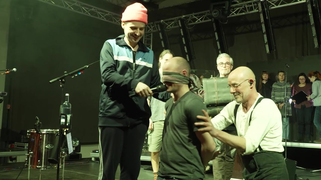 Størtebeker in Wismar: Band rockt mit Santiano und eigenen Seemannsliedern die Markthalle