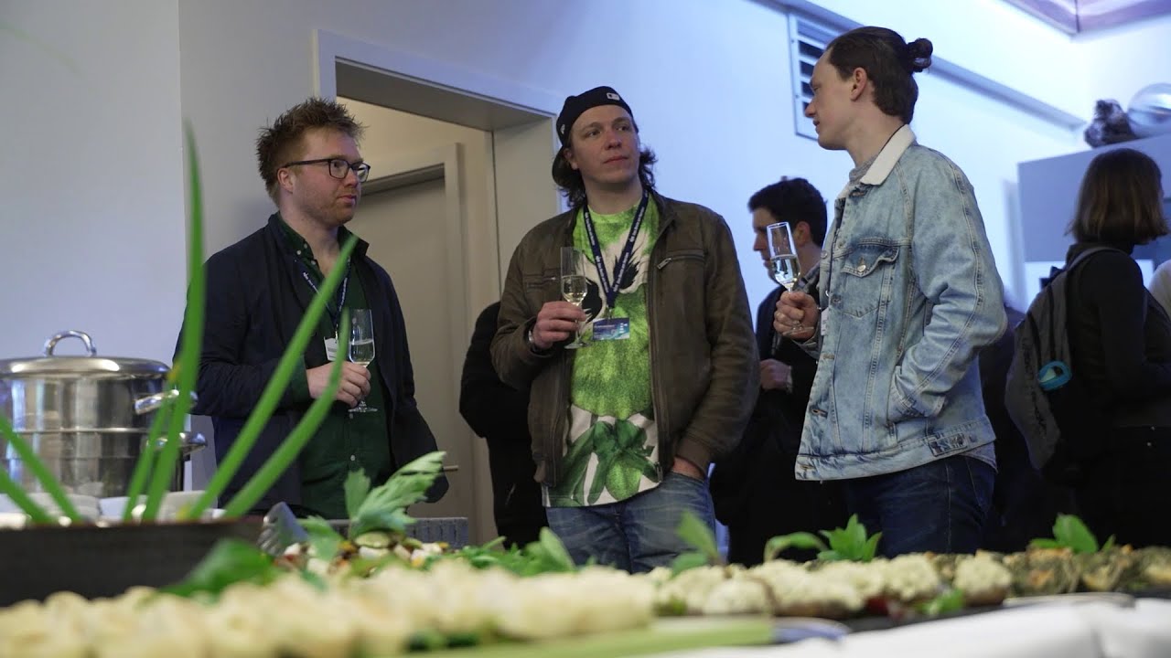 Filmemacher beim Frühstück