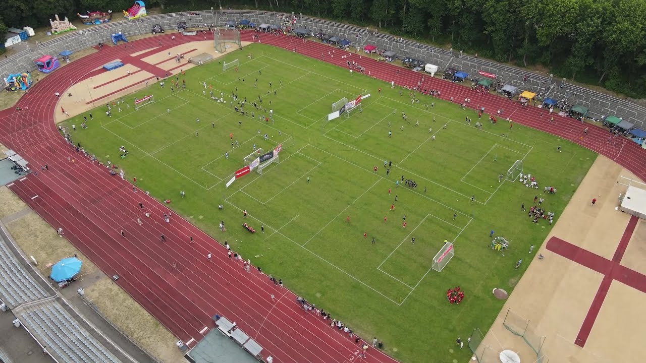 Nachwuchskicker aus Bundesligavereinen beim Neumühler-Fußballturnier in Schwerin