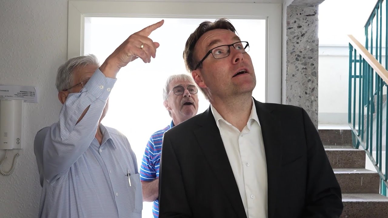 Nächster Aufgang saniert. WOGELA-Aufsichtsrat besichtigt Eutiner Straße 5 in Schwerin-Lankow