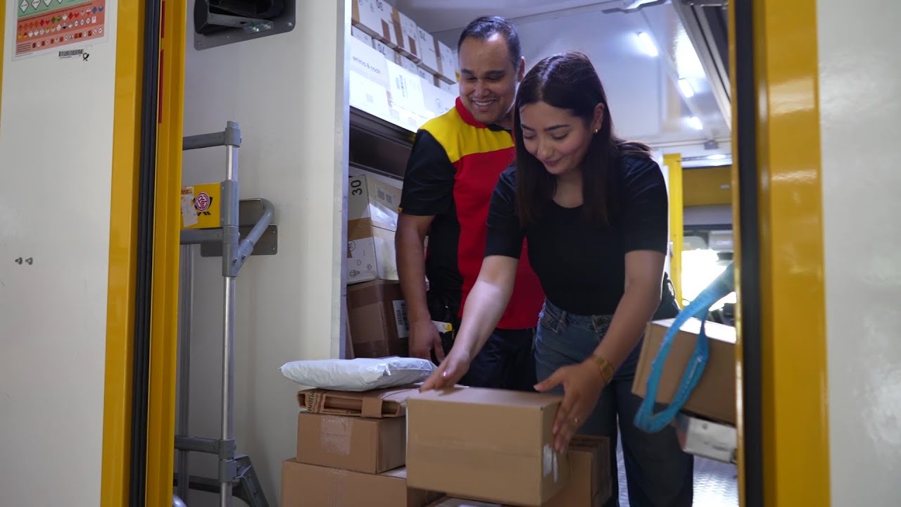 Reem Alabali-Radovan besucht Schweriner Paketbahn