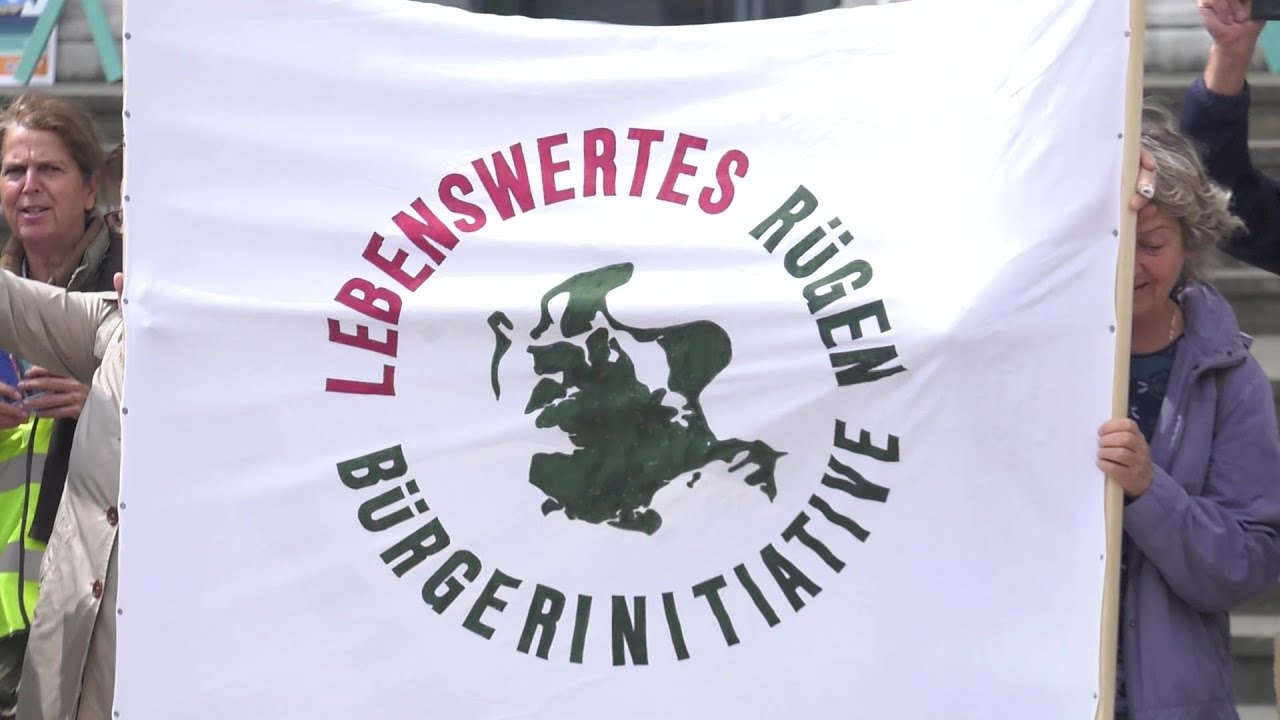 “LNG-auf Rügen nie!” - Protestaktion vor Staatskanzlei