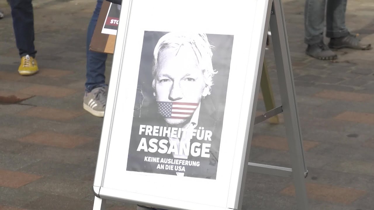 Mahnwache für Whistleblower US-amerikanischer Kriegsverbrechen in Schwerin