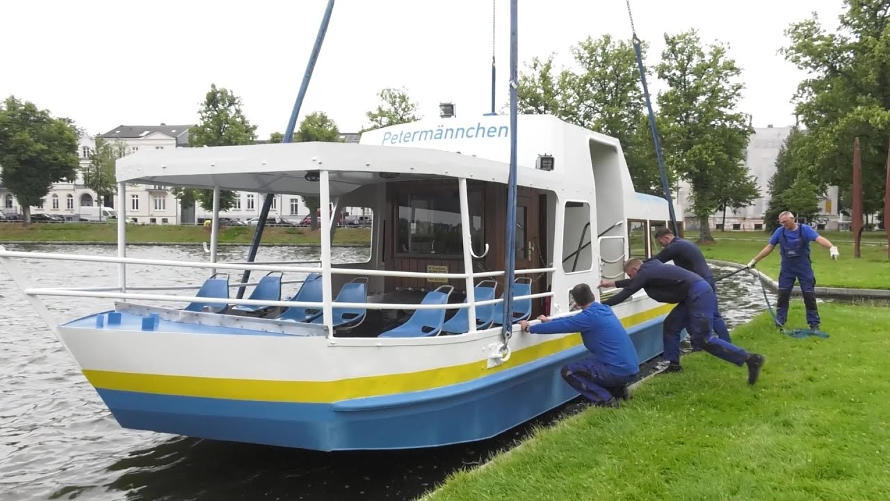 Fähre in der Luft: Petermännchen-Kreuzer wieder auf dem Schweriner Pfaffenteich